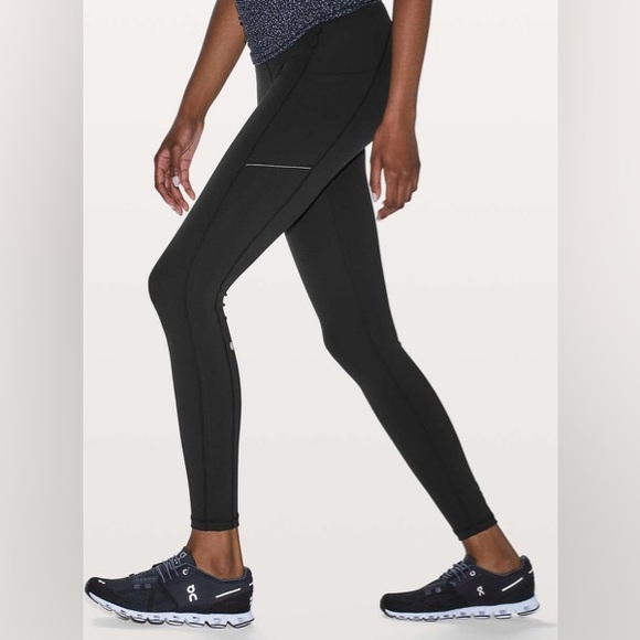Lululemon Speed Up Tight 28" *Full-On Luxtreme Size 4 Legging in Black 🖤 - Picture 2 of 9